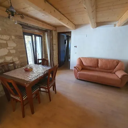 Vacanze In Collina, Tra Mare E Monti